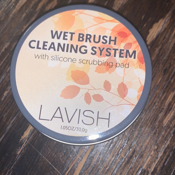 Makeup brush cleaner